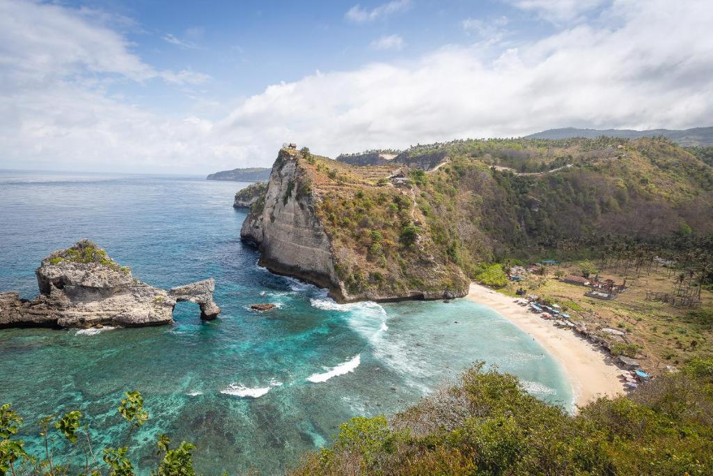 Penida Krusty Hill by ecommerceloka