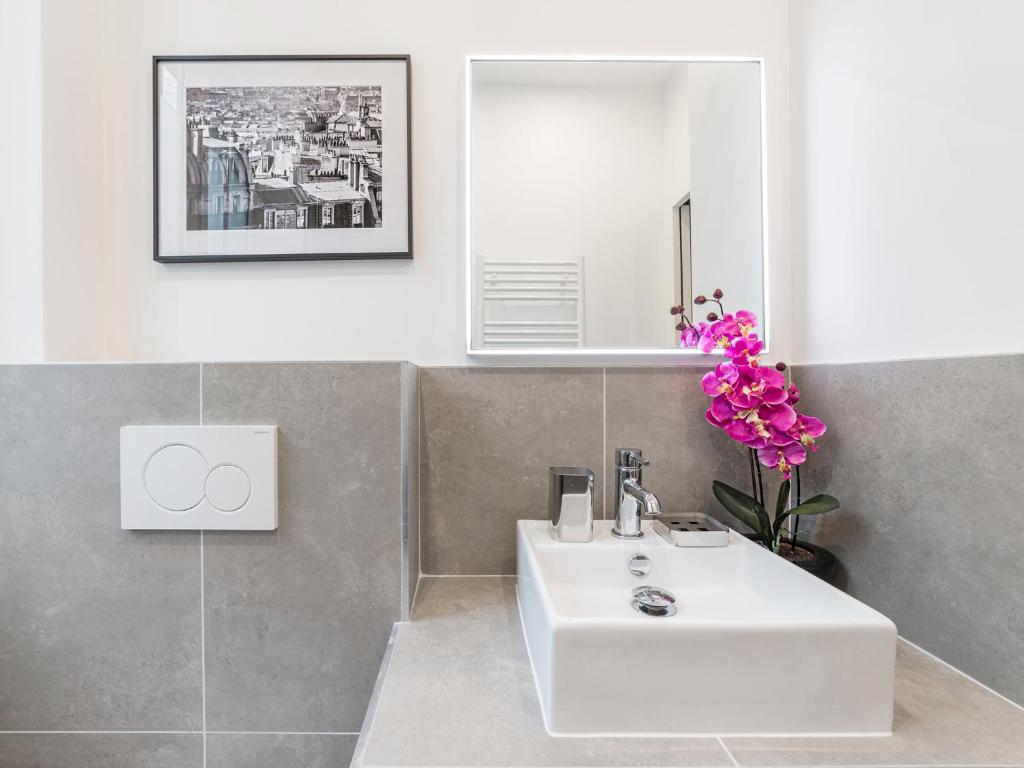 LivinParis - Luxury 3 Bedrooms Arc de Triomphe I photo