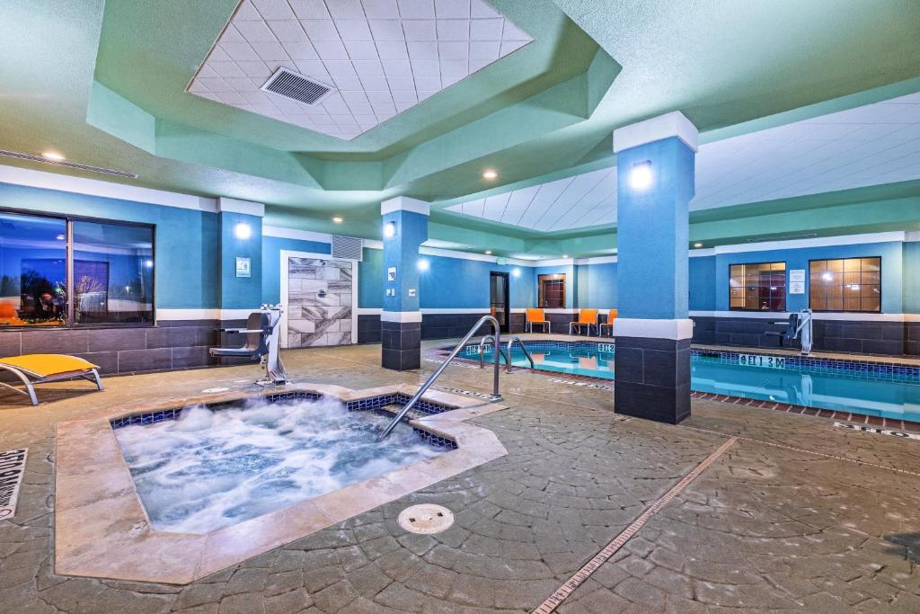 Holiday Inn Express Guymon photo