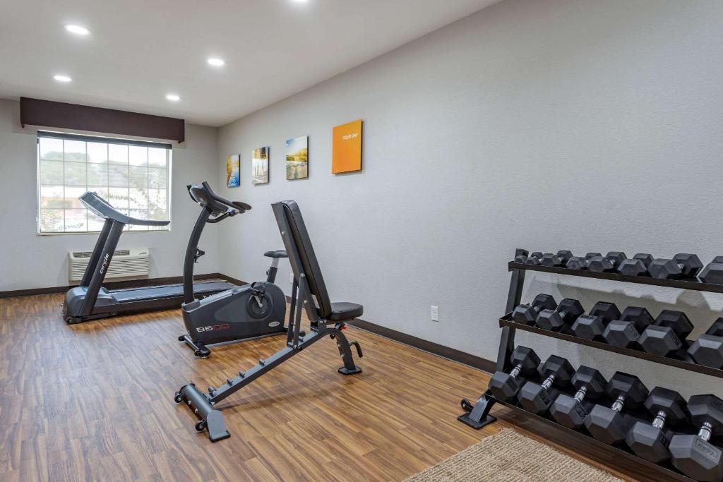 Comfort Inn & Suites North Little Rock JFK Blvd photo
