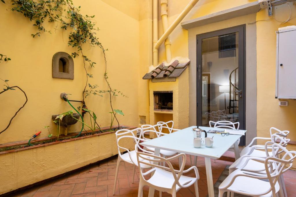 GuestHost - Palazzo Pitti Apartment with Terrace - 3