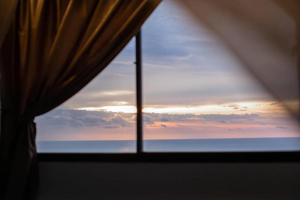 Deluxe Seaview Beach Batu Ferringhi 2 Rooms - 2304 photo