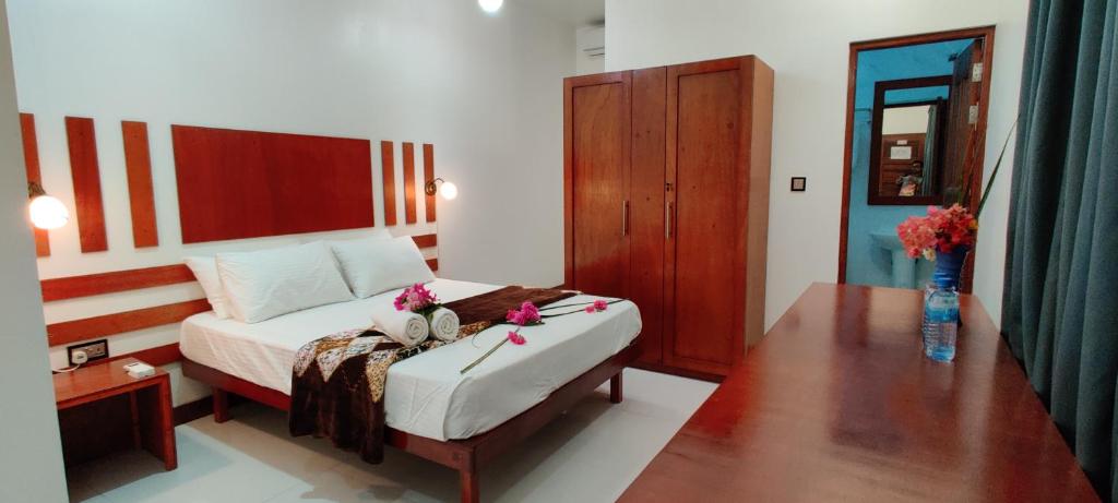 Equator Holiday Inn — Hotel in Maldive Islands