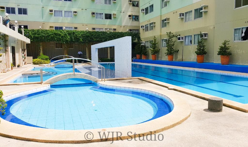 Centropolis King Bed Deluxe Suite- Free Parking! photo