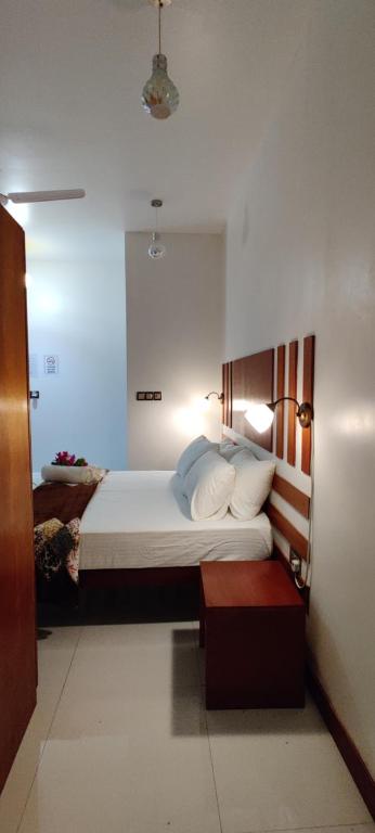 Equator Holiday Inn photo