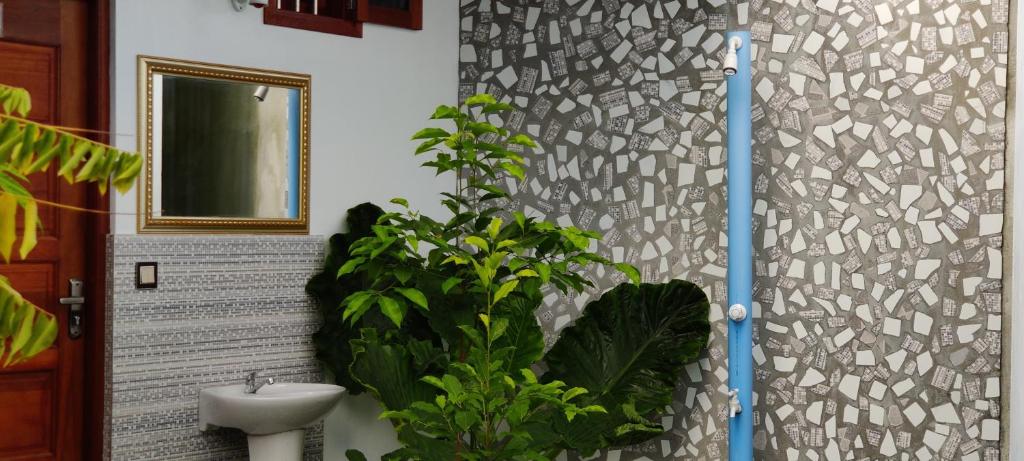 Equator Holiday Inn photo