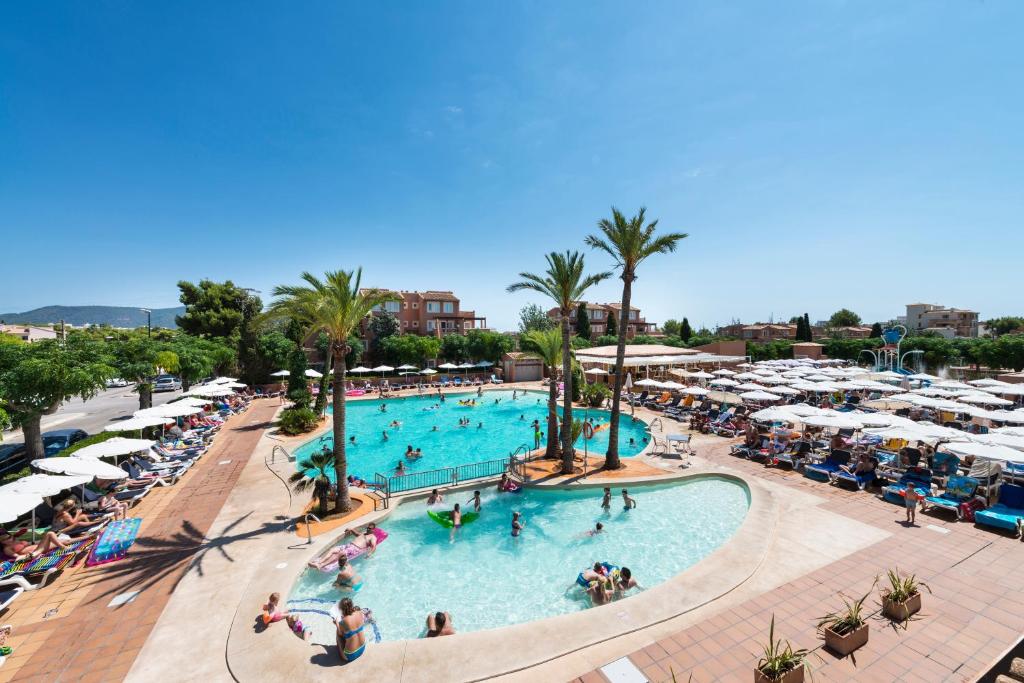 Aparthotel Ciudad Laurel — Basen in Cala Millor, Baleary