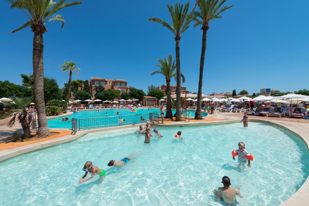 Aparthotel Ciudad Laurel — Basen in Cala Millor, Baleary