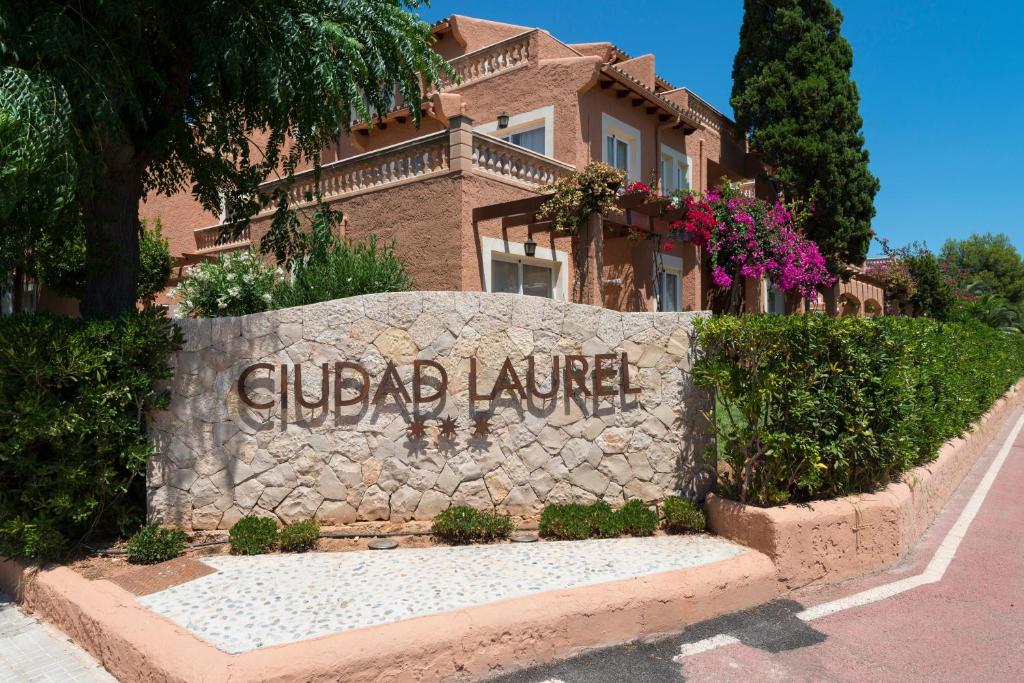 Aparthotel Ciudad Laurel — Obiekt in Cala Millor, Baleary