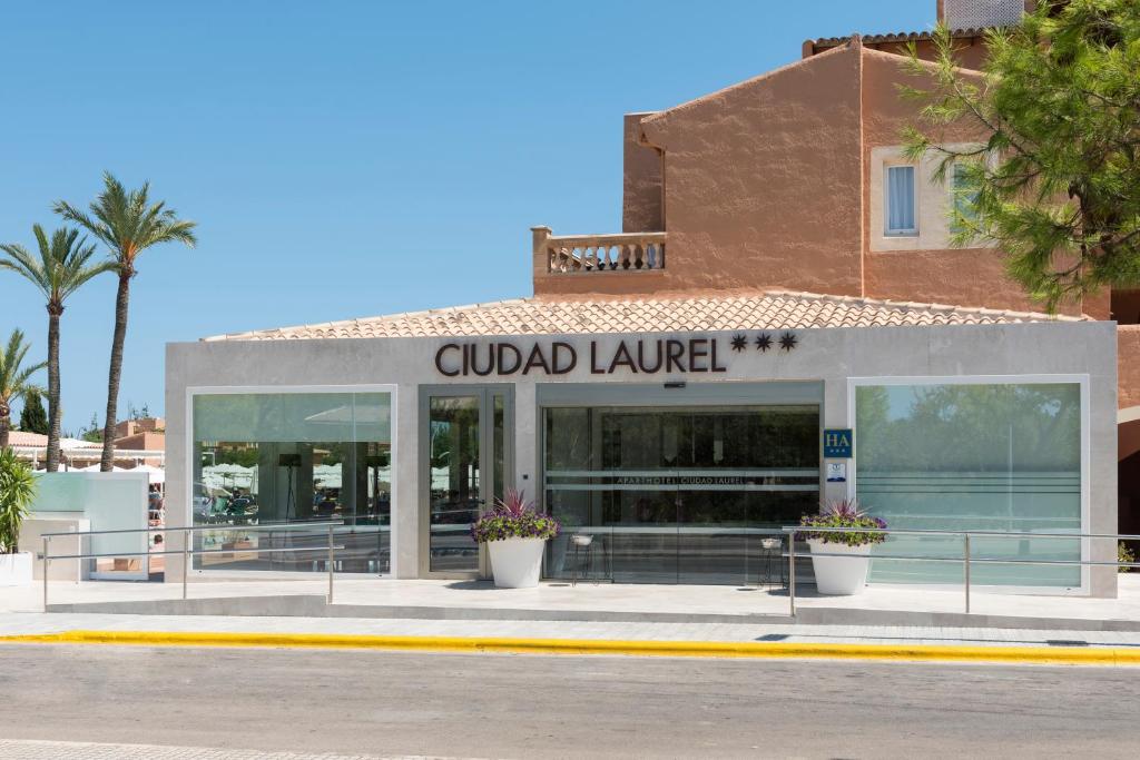 Aparthotel Ciudad Laurel — Obiekt in Cala Millor, Baleary