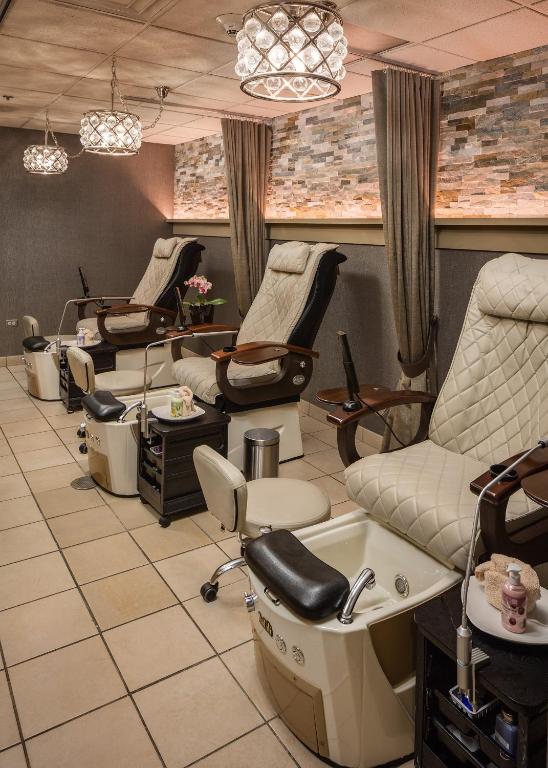 Eaglewood Resort & Spa Photo 42