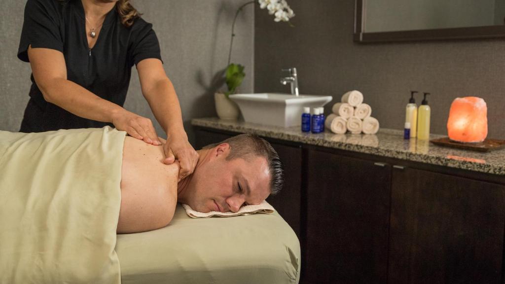 Eaglewood Resort & Spa Photo 43