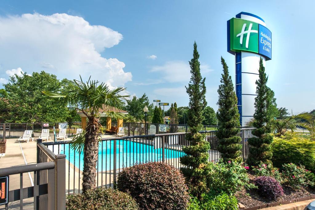 Holiday Inn Express Hotel & Suites Anderson I-85 - HWY 76, Exit 19B photo