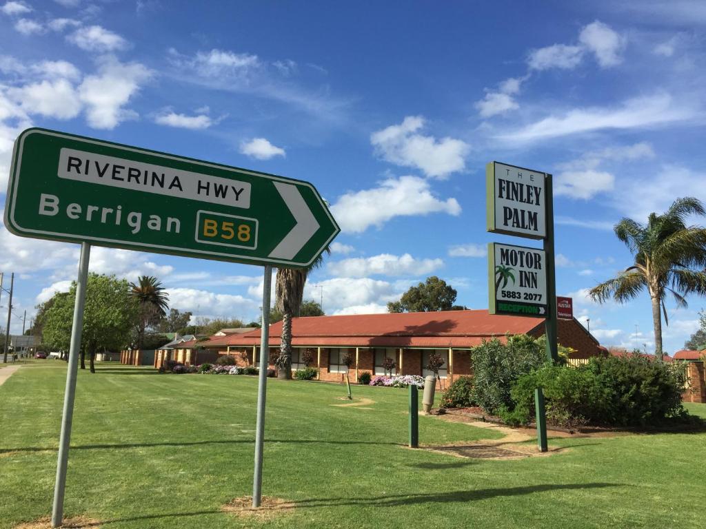 The Finley Palm Motor Inn — Hotel in Finley