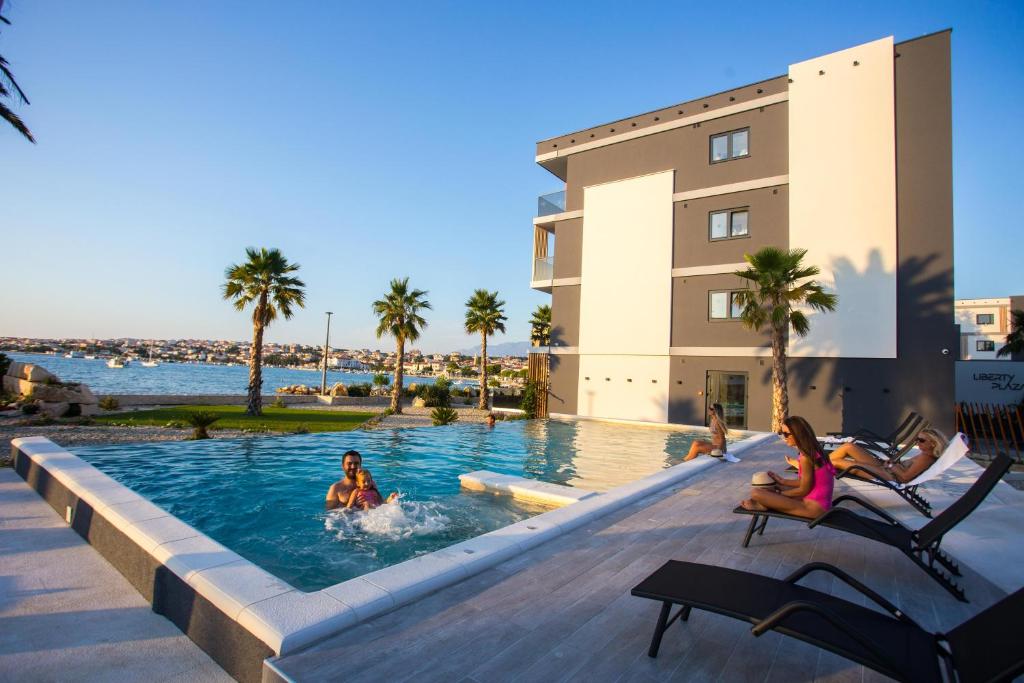 スイミングプール