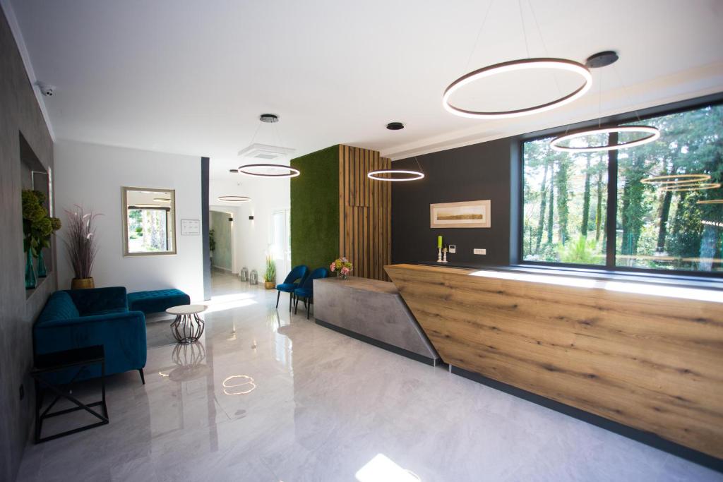 LIBERTY PLAZA フロント・ロビー