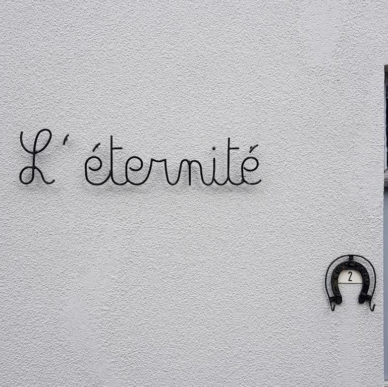 Gite L'éternité, Heure