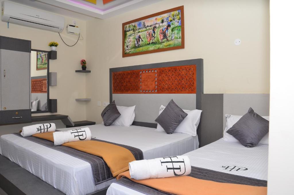 Hotel Panchavarnaa
