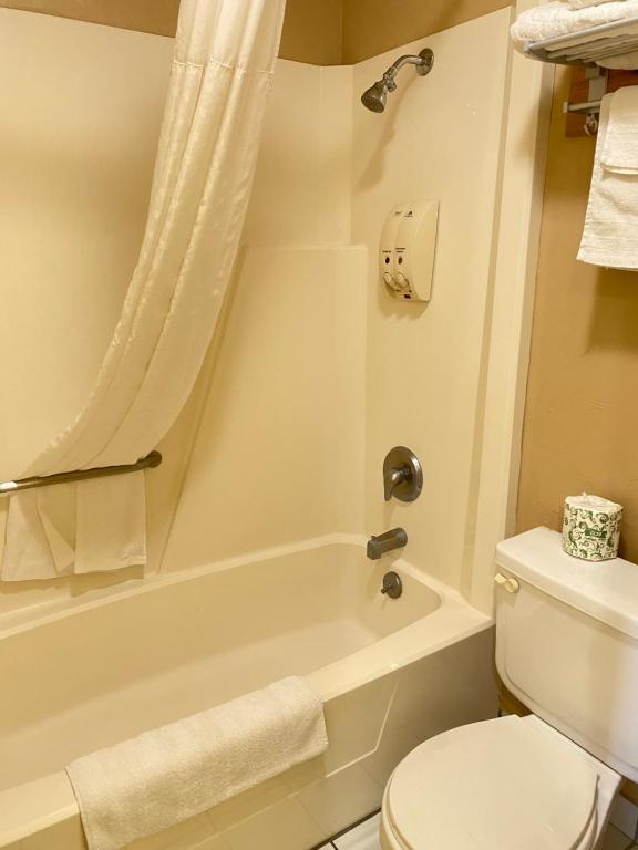 Americas Best Value Inn Photo 27