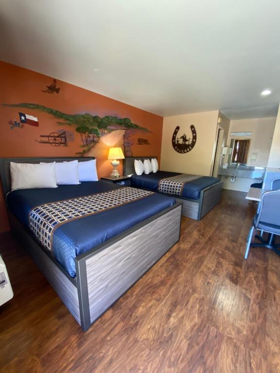 Americas Best Value Inn Photo 42