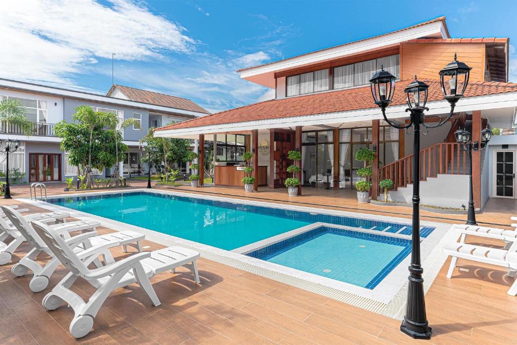Sandy Residence Sihanoukville スイミングプール