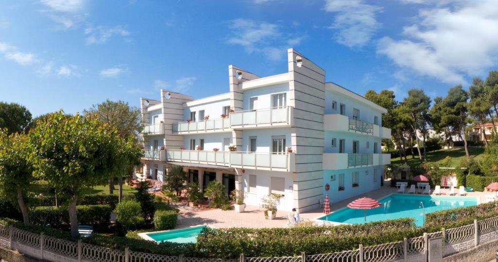 Hotel Kon Tiki — Hotel in Numana