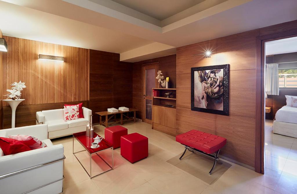 Shared lounge/TV area