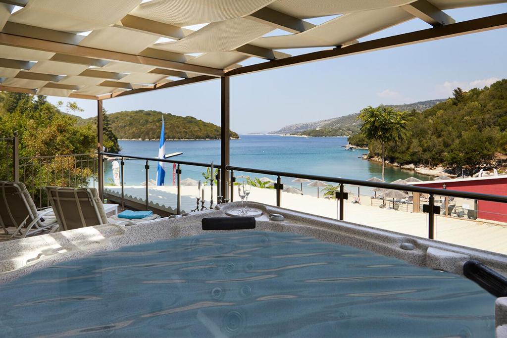 Karvouno Beach Luxury Villas