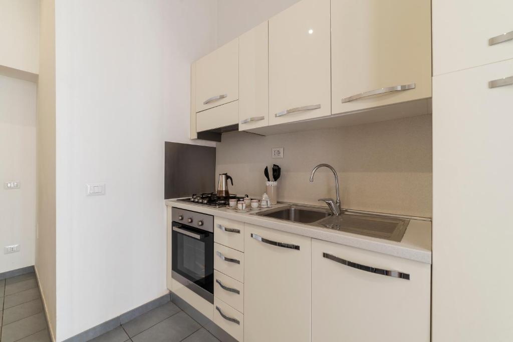 GuestHost - Porta Pia & Villa Torlonia Apartment with Balcony - 3