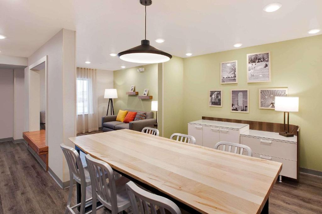 WoodSpring Suites Plano - North Dallas photo