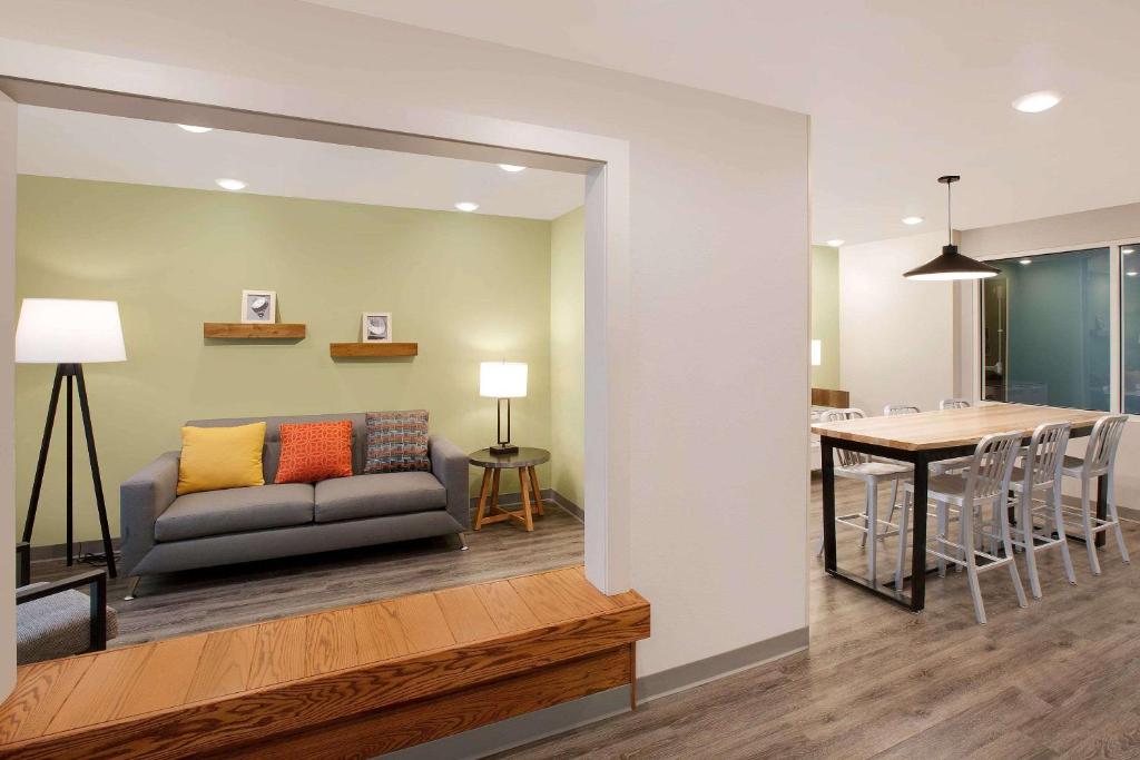 WoodSpring Suites Plano - North Dallas photo