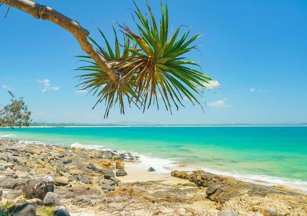 Sunshine Beach Retreat - 3 Bedroom Family Apartment - Wifi - Netflix - 2 Cars photo