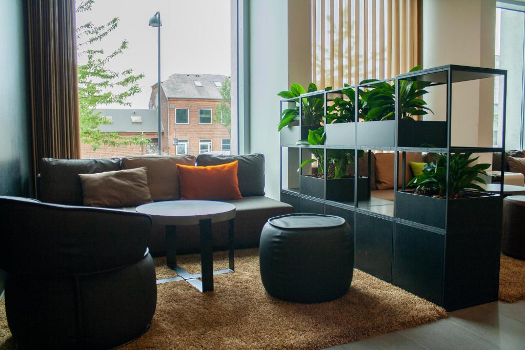 Shared lounge/TV area