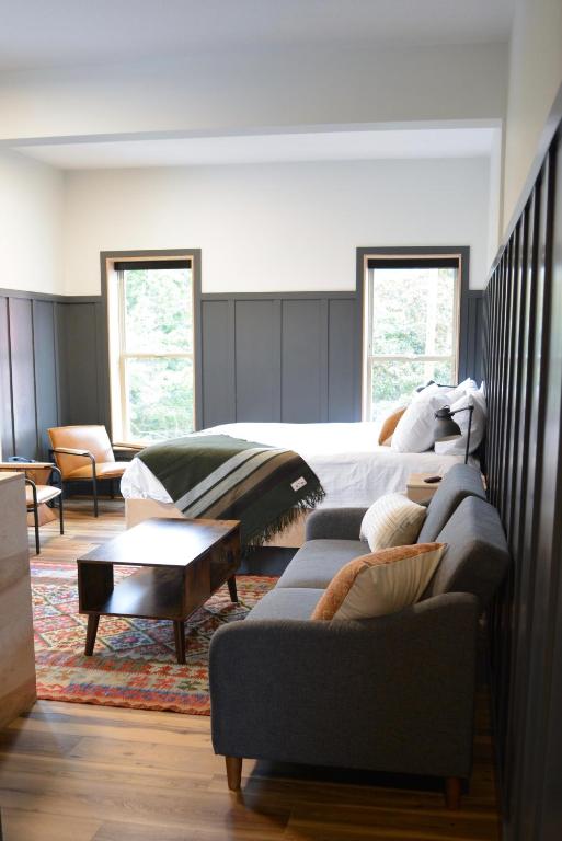 The Flying Steamshovel Inn — Hotel in Rossland (BC)