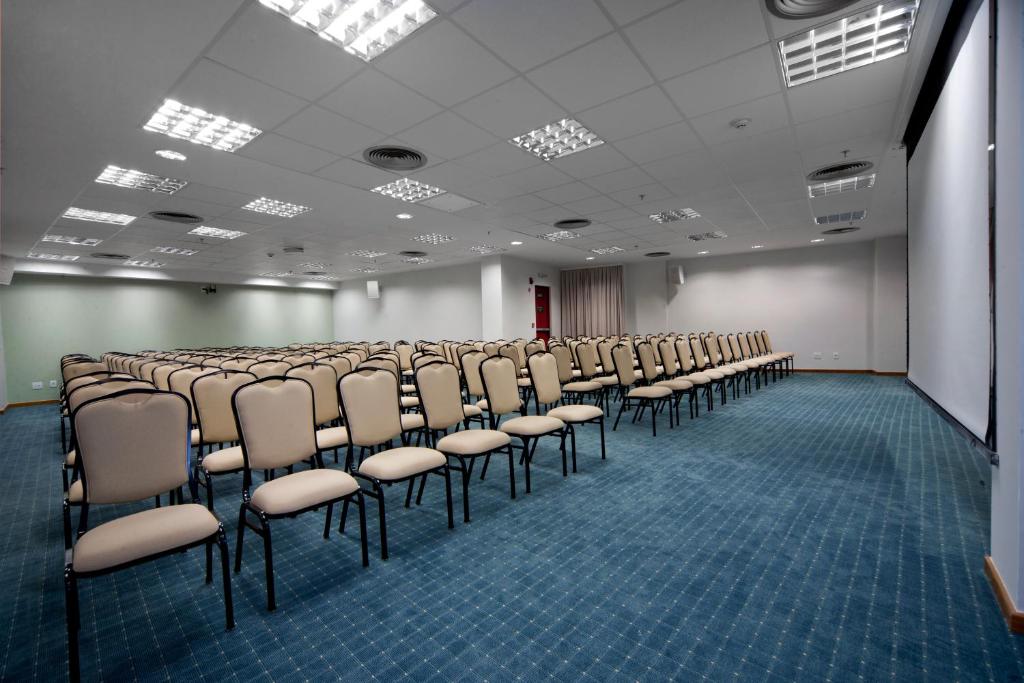 ศูนย์ธุรกิจ