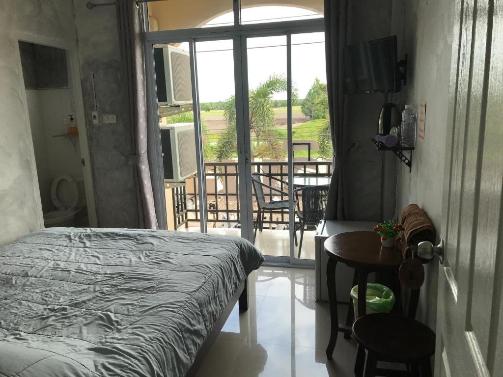 Double Room with Balcony, You In House URT Surathani Airport in Surat Thani