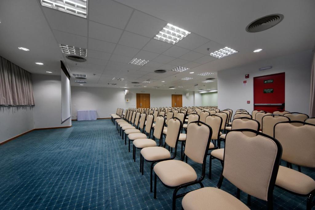 ศูนย์ธุรกิจ