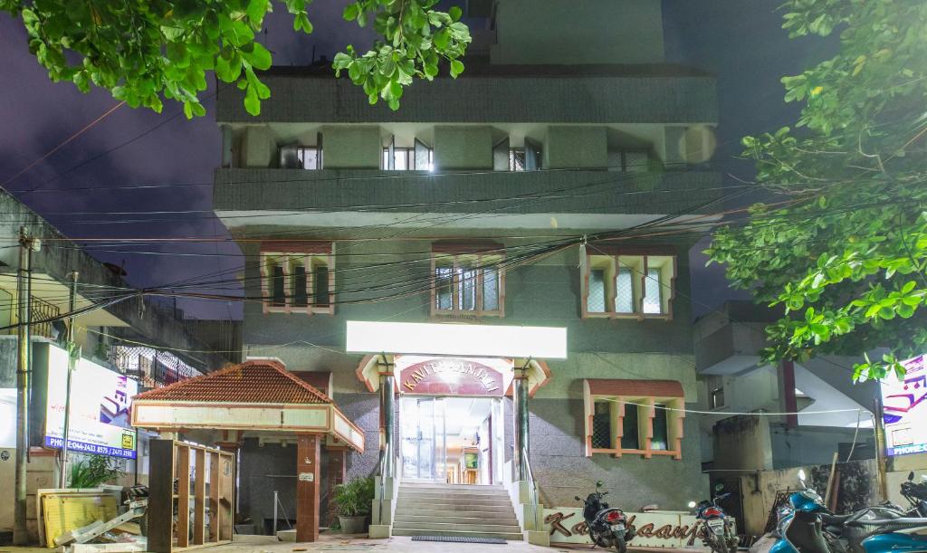 ホテル ケニ (Hotel Kheni) 外観