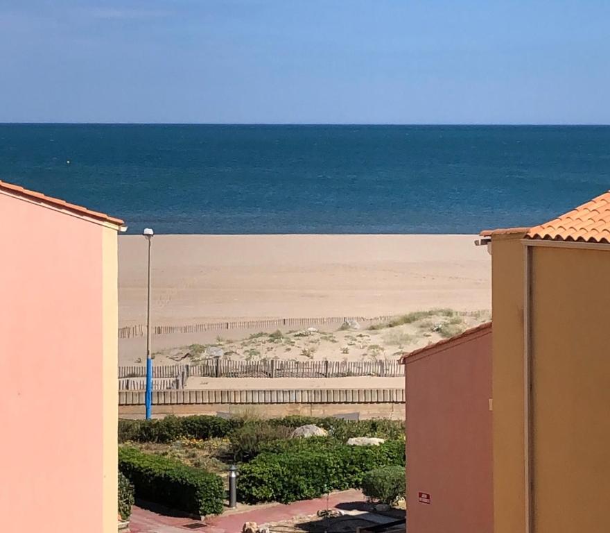 Appartement bord de mer Saint Pierre la Mer - 1