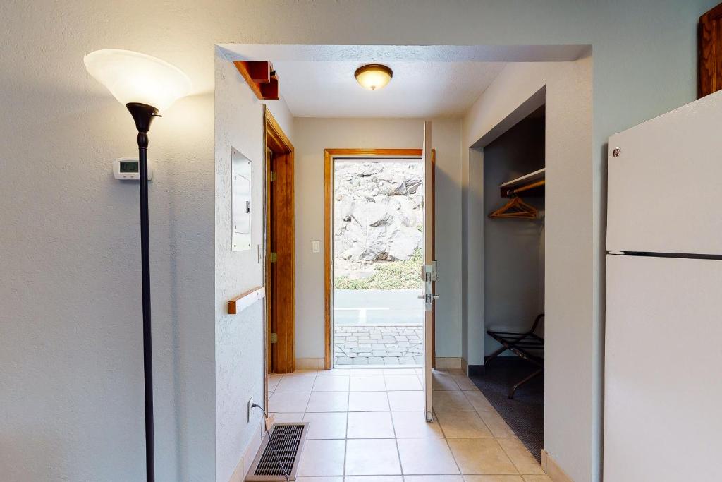 Deschutes Riverside Escape photo