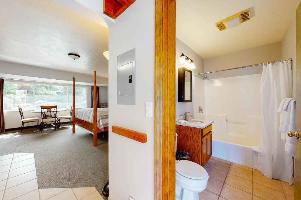 Deschutes Riverside Escape photo