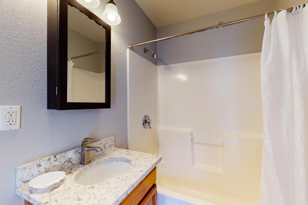 Deschutes Riverside Escape photo