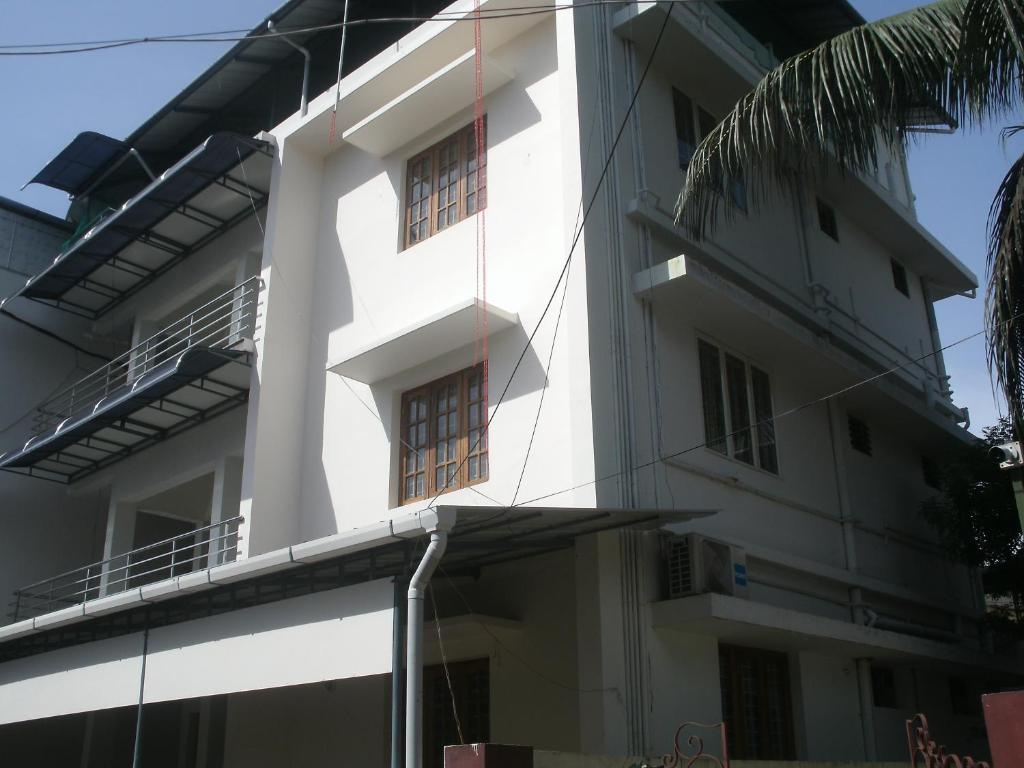 Jacaranda Holiday Home — Hotel in Kochi