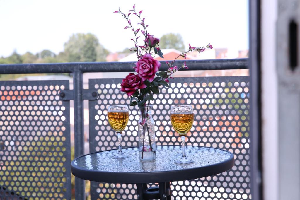 The Penthouse (29), Oldham