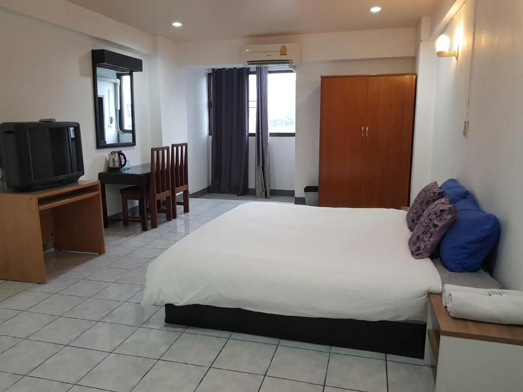 โรงแรมวินบางนา Win Bangna Hotel — Hotel in Bangkok