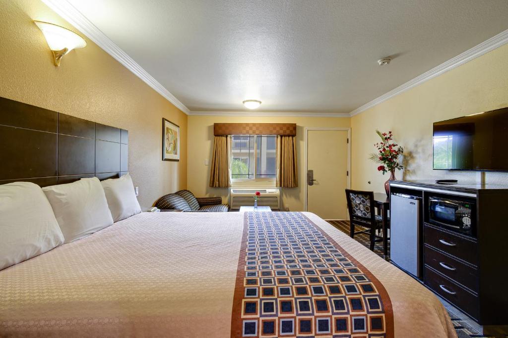 Hacienda Inn — Hotel in La Puente (CA)