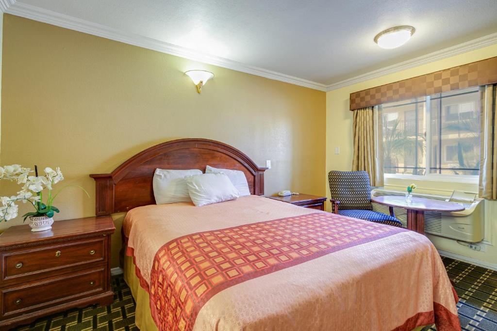 Hacienda Inn photo