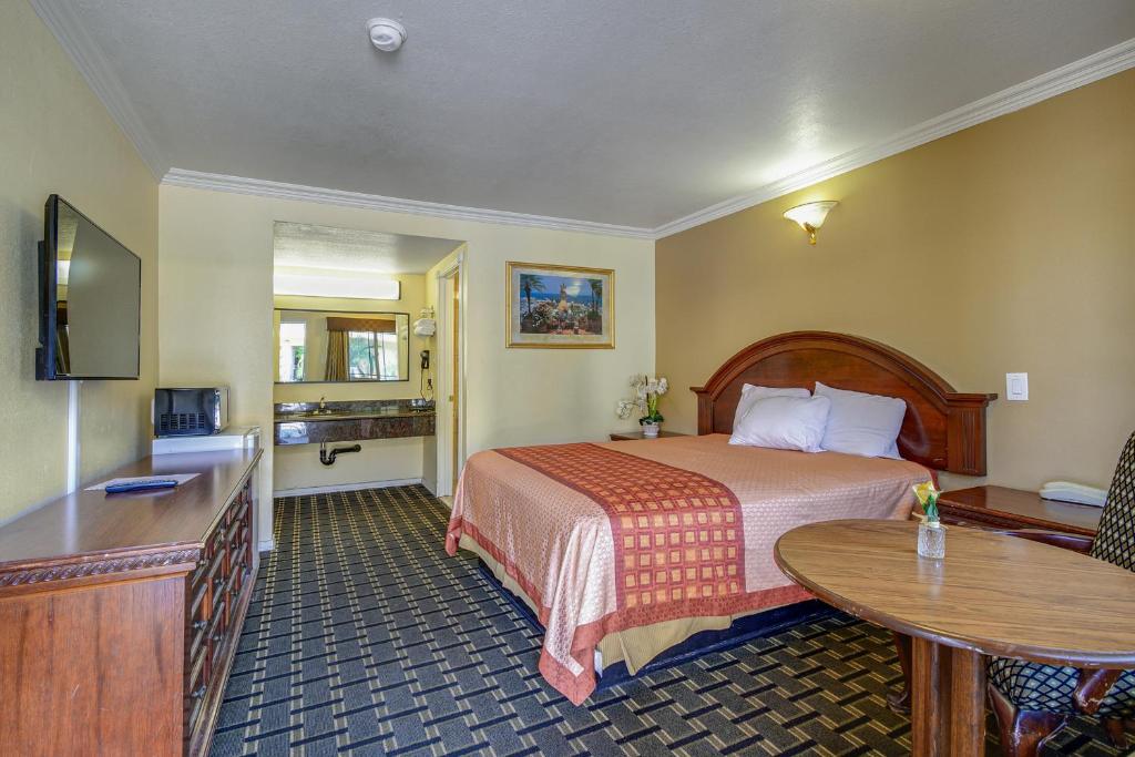 Hacienda Inn photo