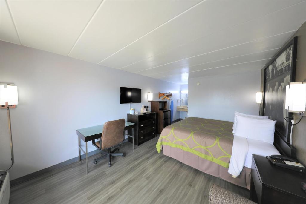 Super 8 By Wyndham Manassas photo