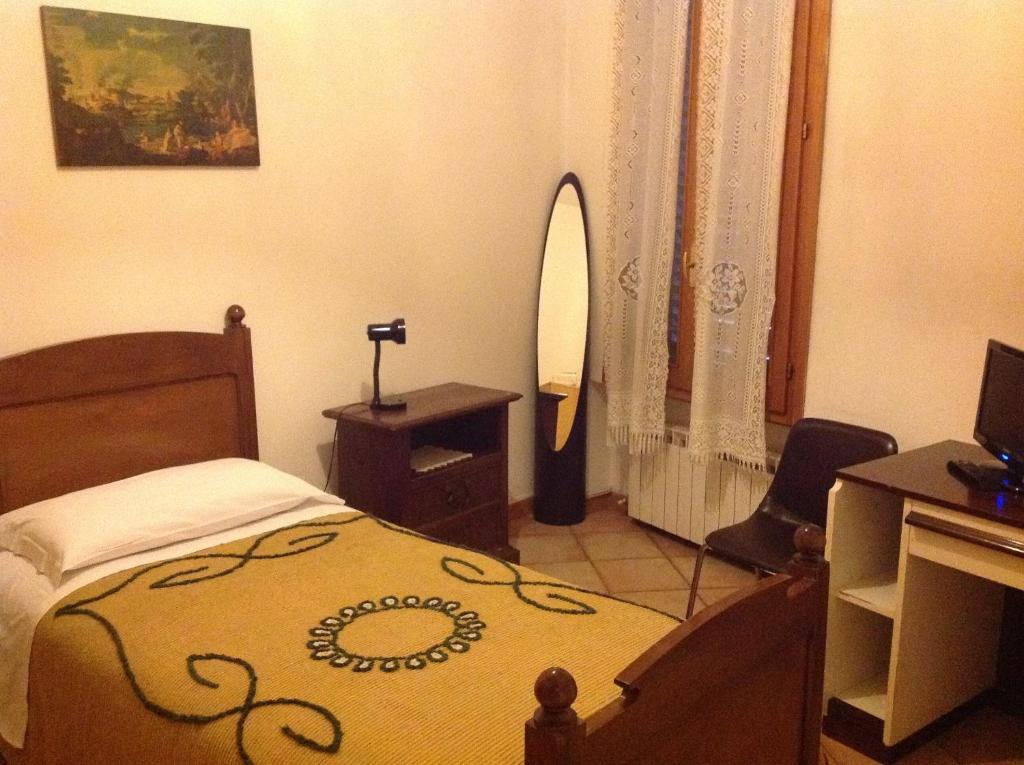 Single Room, Riva Reno GuestHouse in Bologna